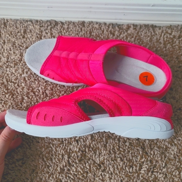 Easy Spirit Shoes - Easy Spirit Slip in Sandal W7